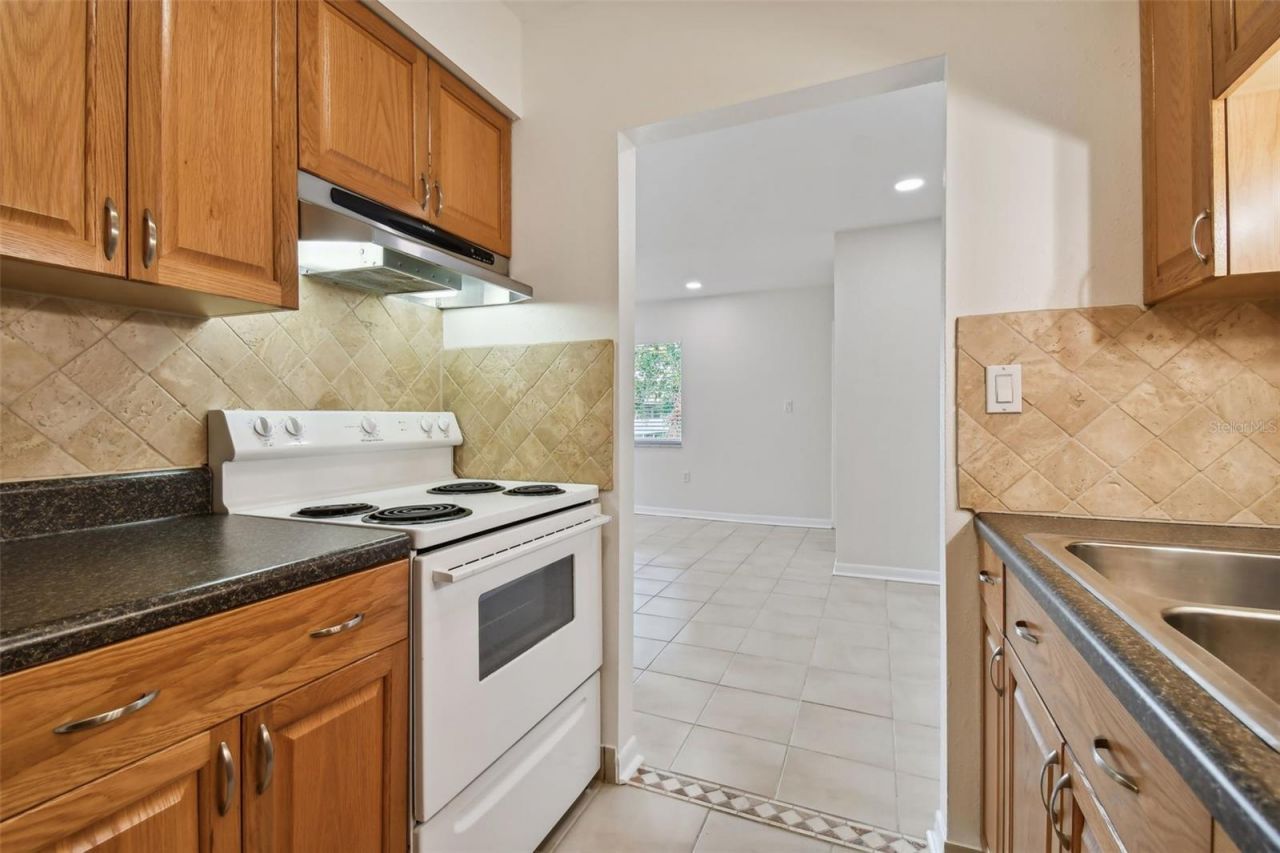 379 47th Avenue N, Unit 212, Saint Petersburg, FL 33703 Photo