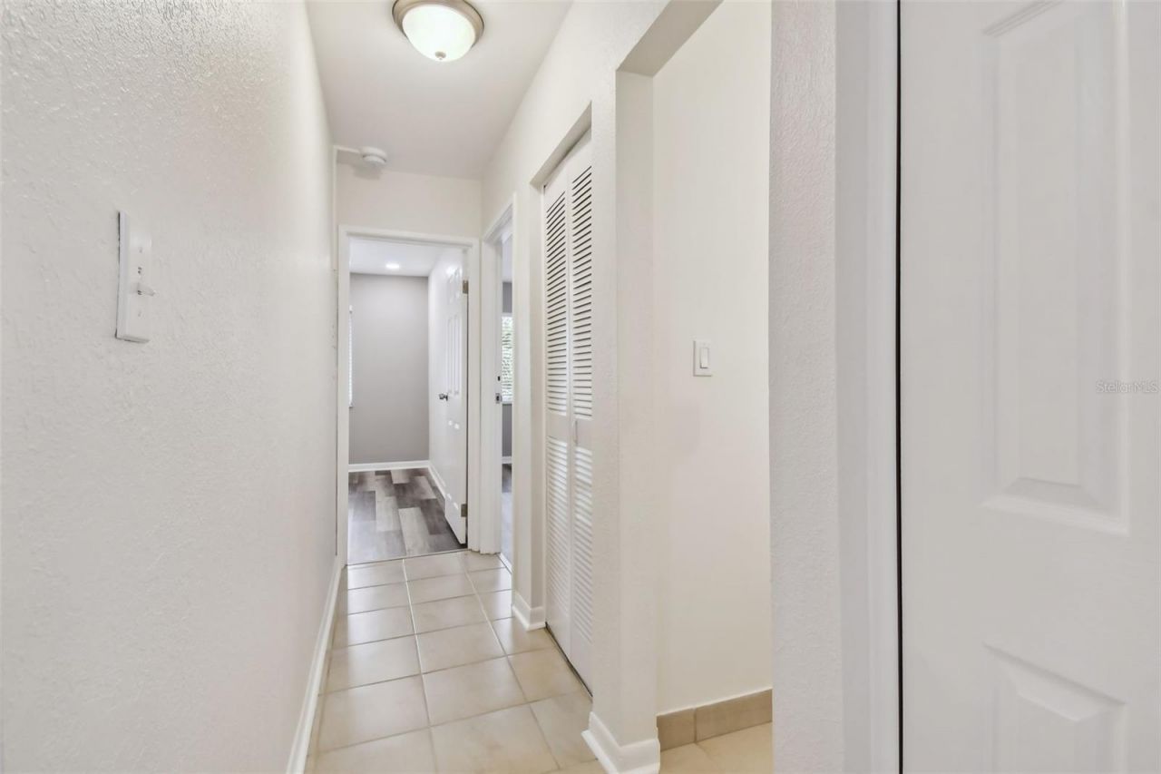 379 47th Avenue N, Unit 212, Saint Petersburg, FL 33703 Photo