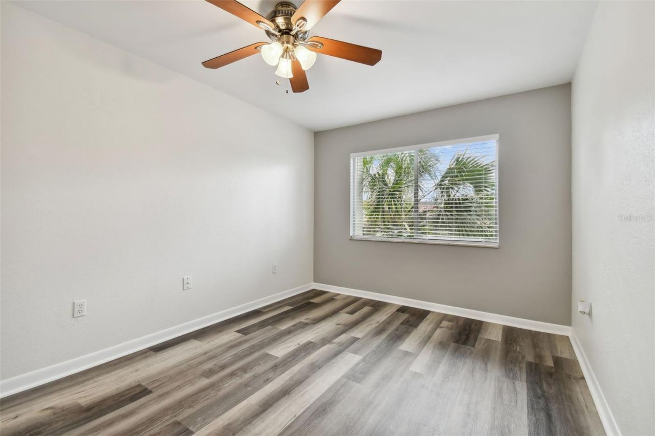 379 47th Avenue N, Unit 212, Saint Petersburg, FL 33703 Photo