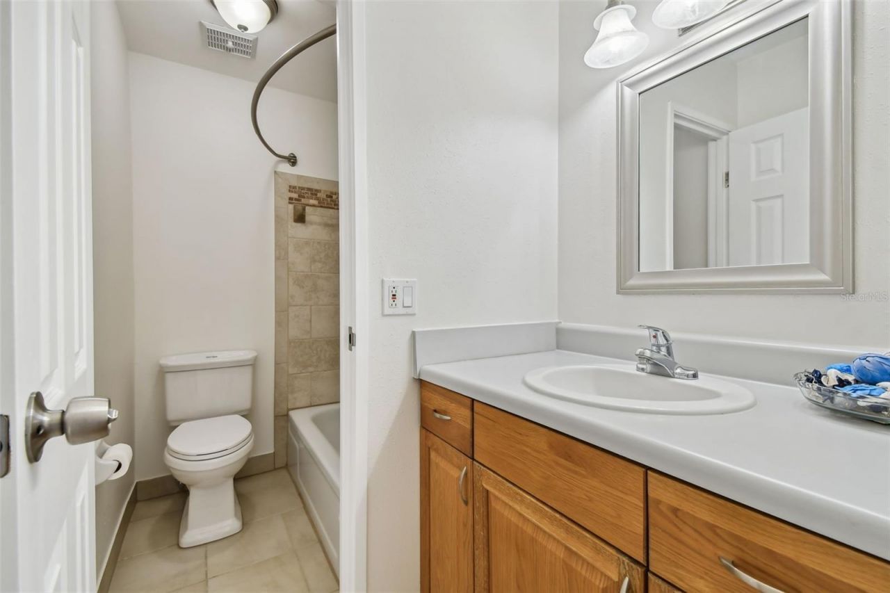 379 47th Avenue N, Unit 212, Saint Petersburg, FL 33703 Photo