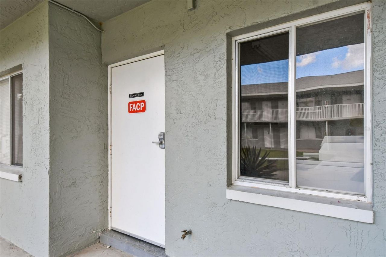 379 47th Avenue N, Unit 212, Saint Petersburg, FL 33703 Photo