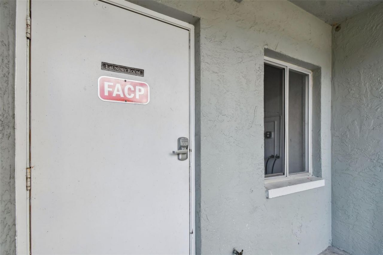 379 47th Avenue N, Unit 212, Saint Petersburg, FL 33703 Photo