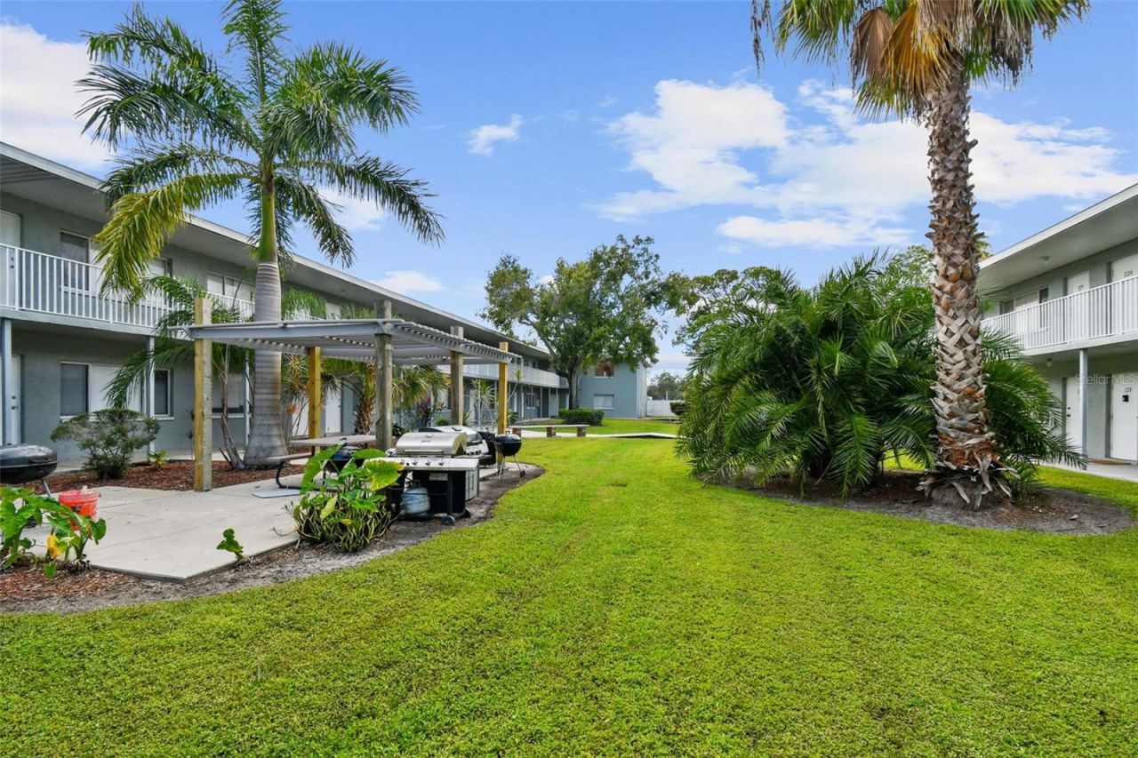 379 47th Avenue N, Unit 212, Saint Petersburg, FL 33703 Photo