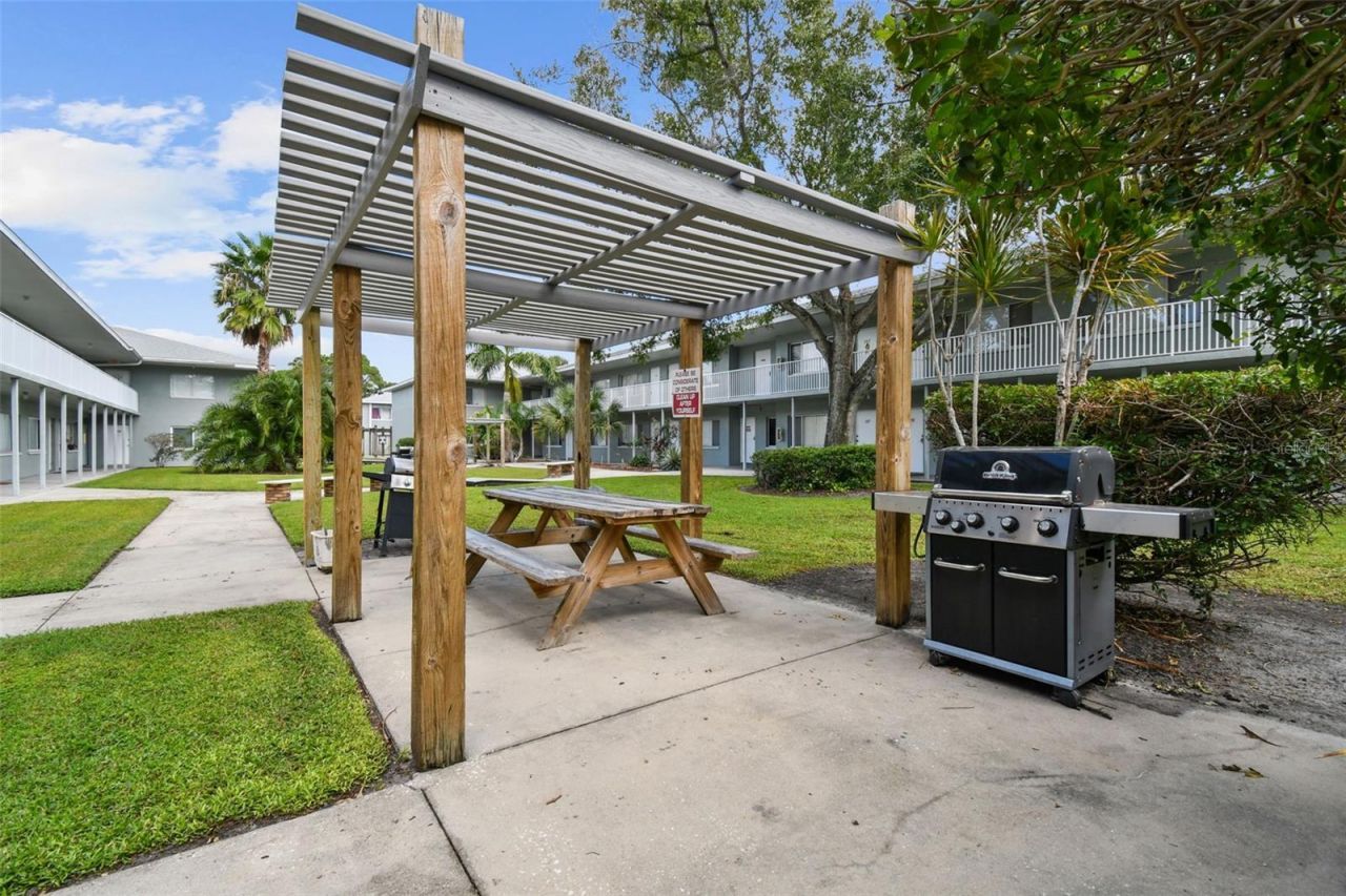 379 47th Avenue N, Unit 212, Saint Petersburg, FL 33703 Photo