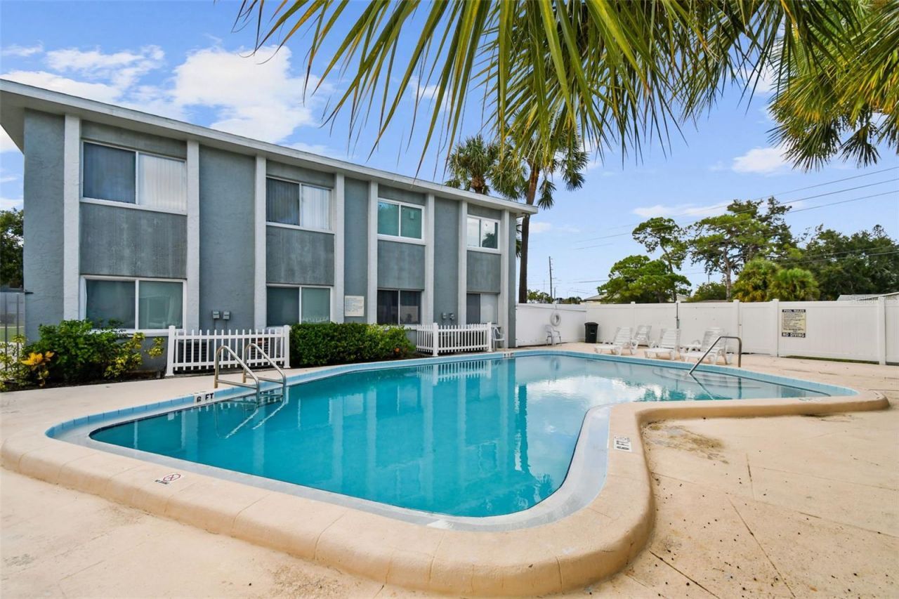 379 47th Avenue N, Unit 212, Saint Petersburg, FL 33703 Photo