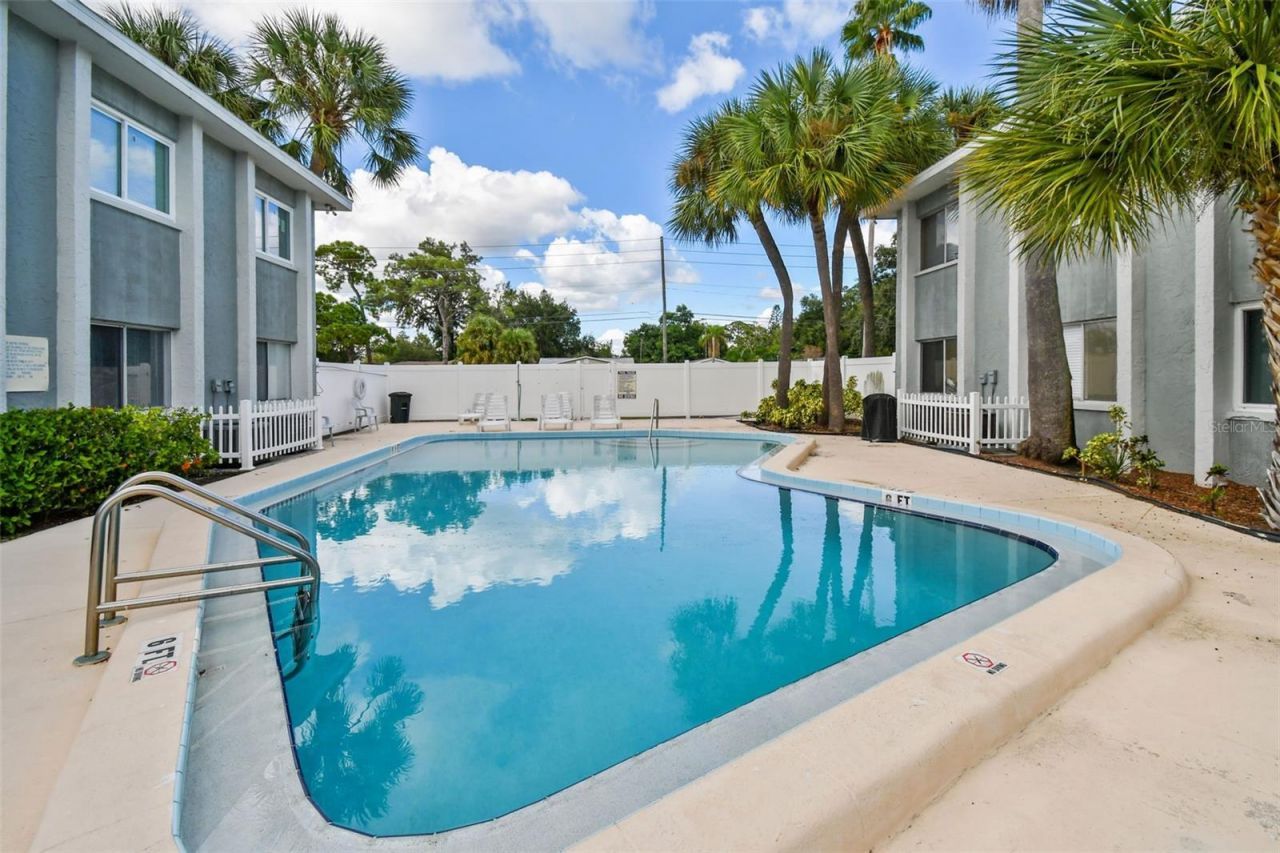 379 47th Avenue N, Unit 212, Saint Petersburg, FL 33703 Photo