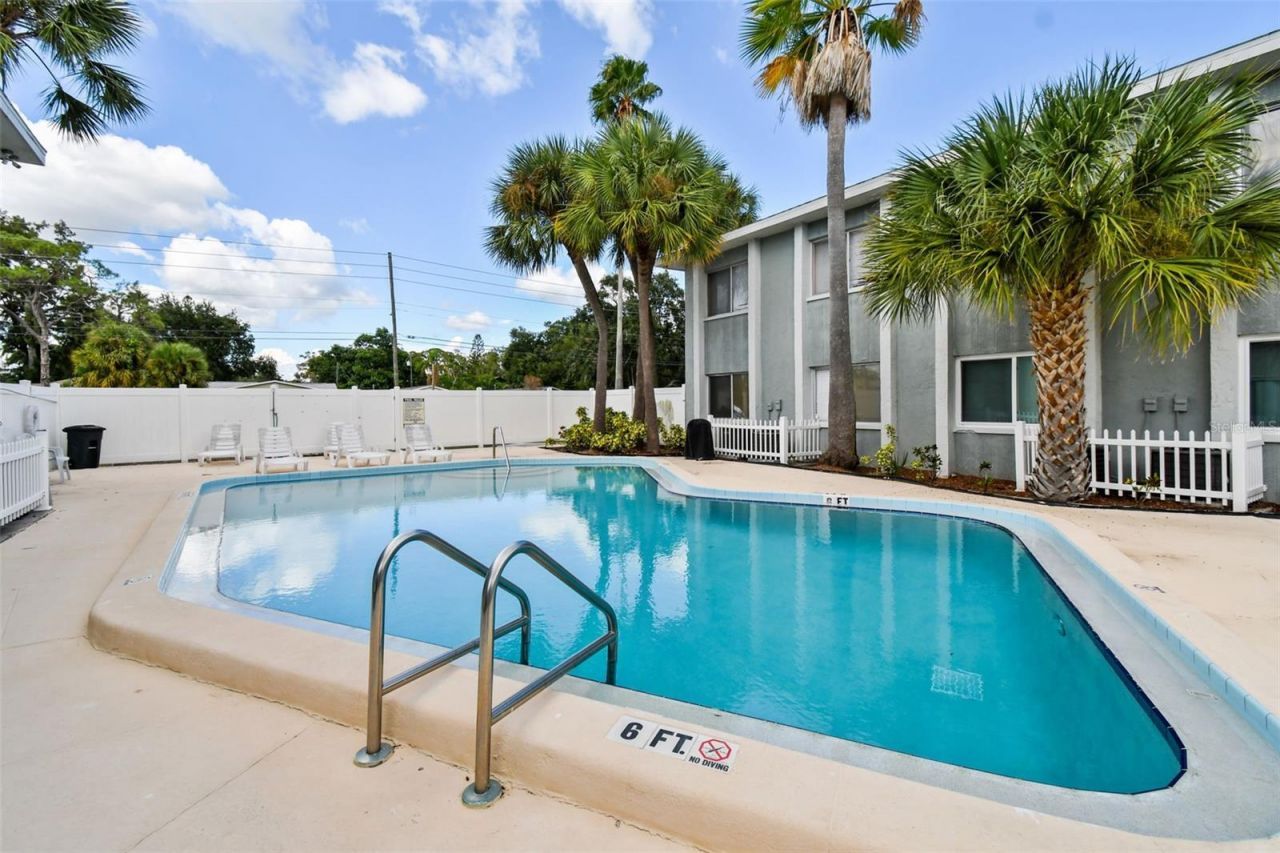 379 47th Avenue N, Unit 212, Saint Petersburg, FL 33703 Photo