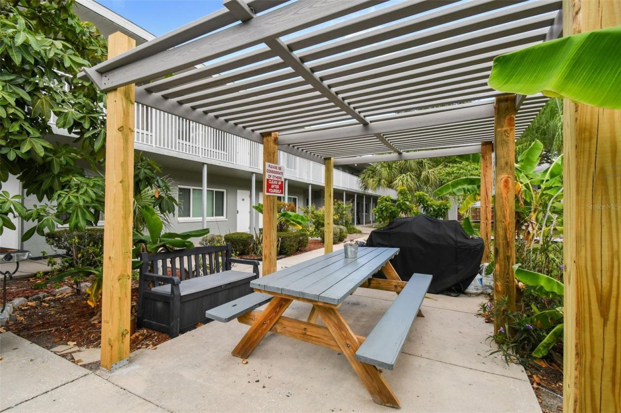 379 47th Avenue N, Unit 212, Saint Petersburg, FL 33703 Photo