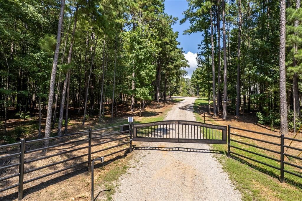 1000 W Main Street, Chandler, TX 75758 Main Photo