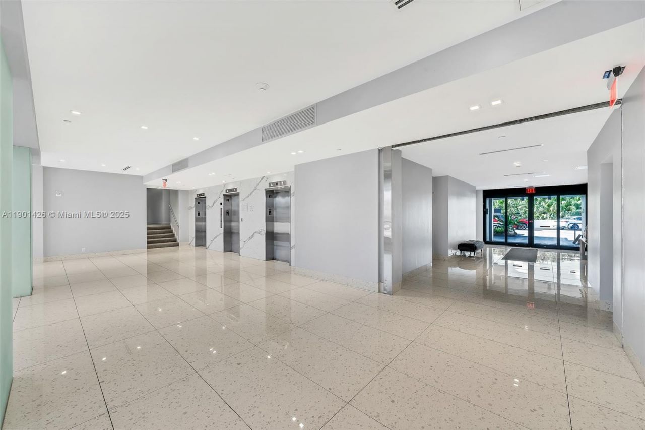 20301 W Country Club Dr, Unit PH22, Aventura, FL 33180 Photo