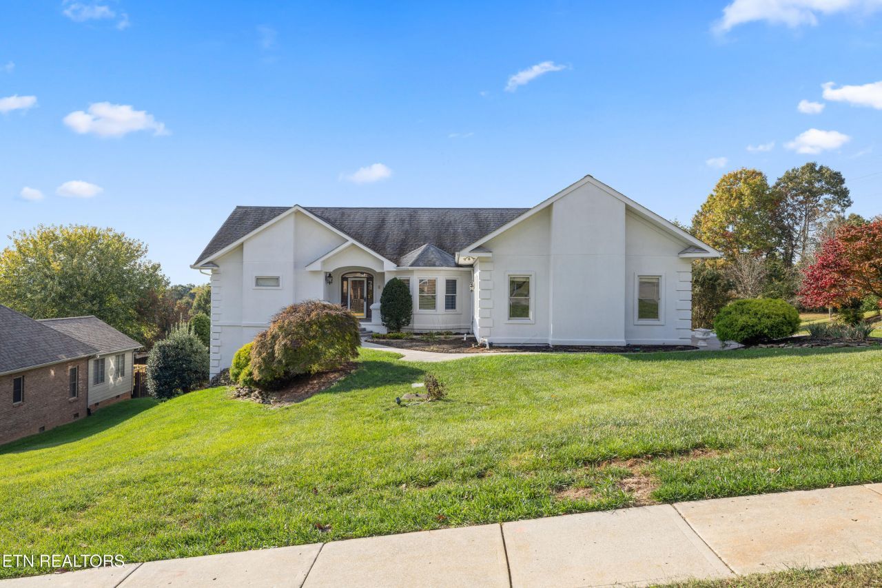 5439 Kesterbrooke Blvd, Knoxville, TN 37918 Main Photo