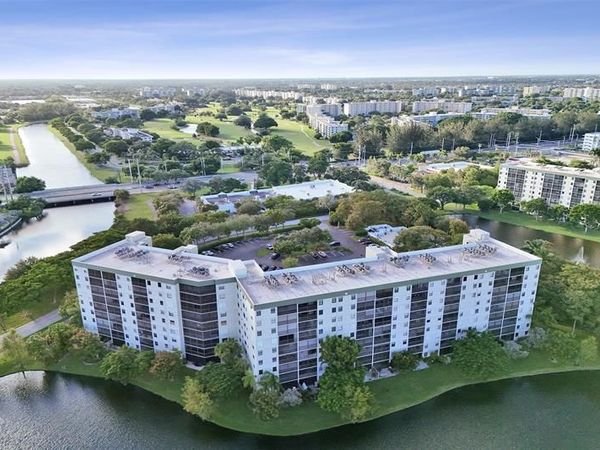 2334 S Cypress Bend Drive, Unit 304, Pompano Beach, FL 33069