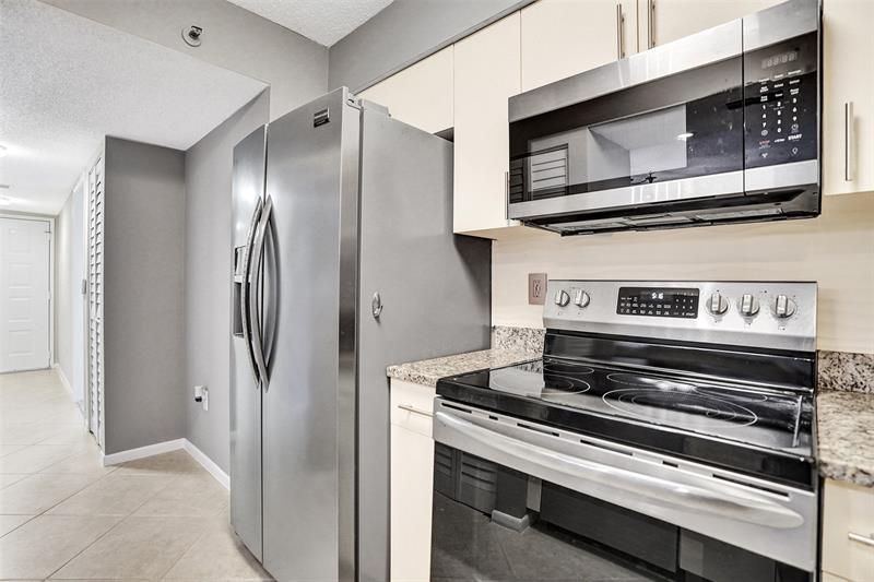 2334 S Cypress Bend Drive, Unit 304, Pompano Beach, FL 33069 Photo