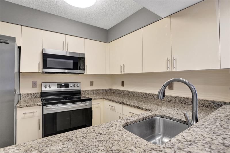 2334 S Cypress Bend Drive, Unit 304, Pompano Beach, FL 33069 Photo