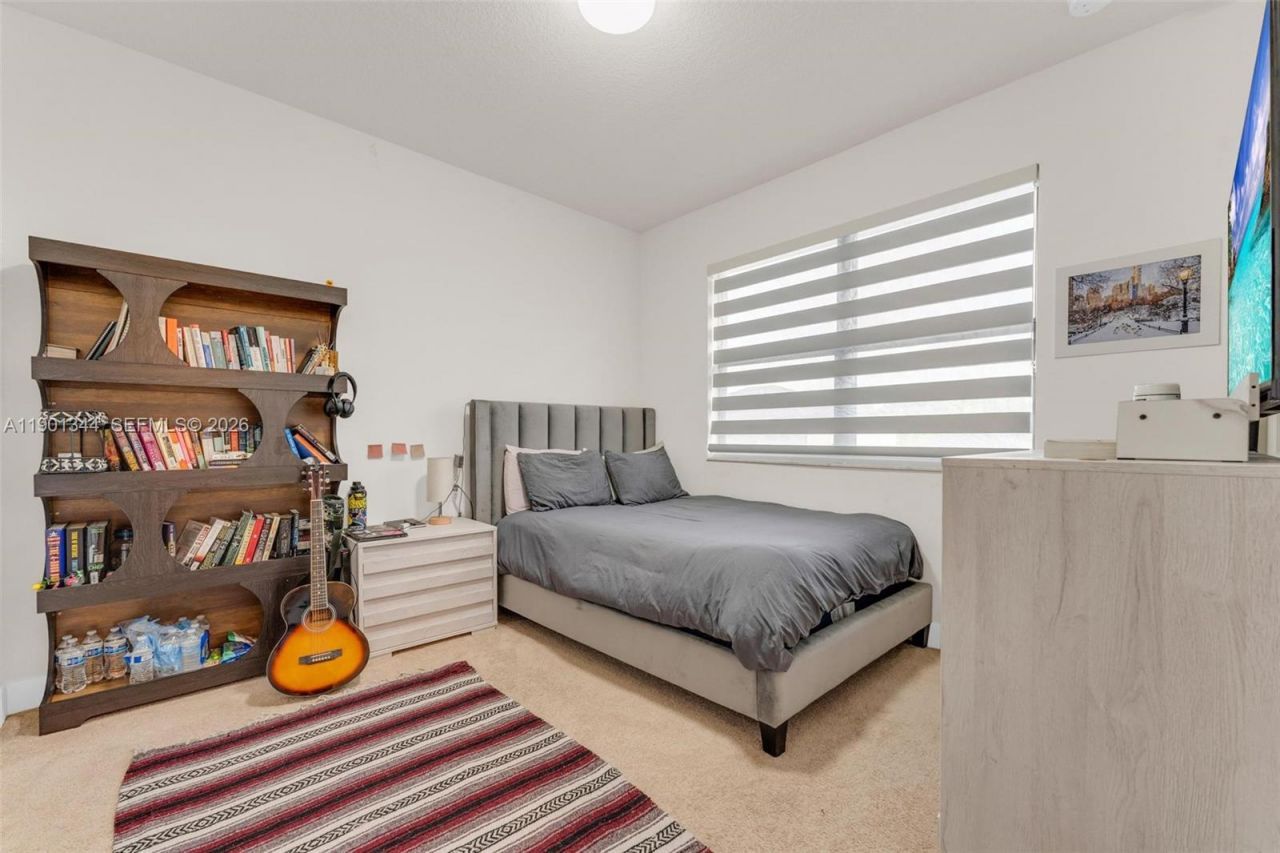 8822 NW 161st Ter, Miami Lakes, FL 33018 Photo