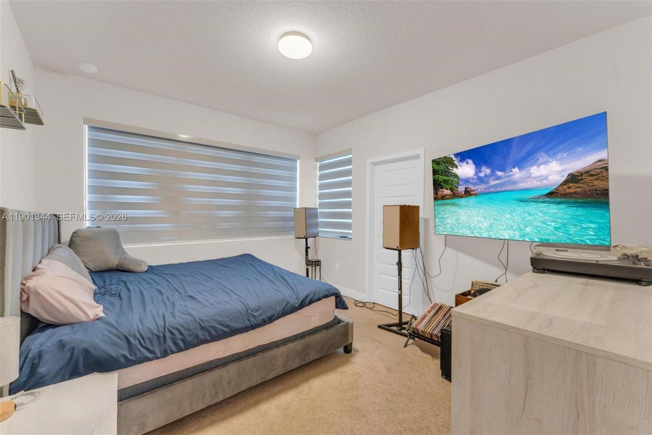 8822 NW 161st Ter, Miami Lakes, FL 33018 Photo