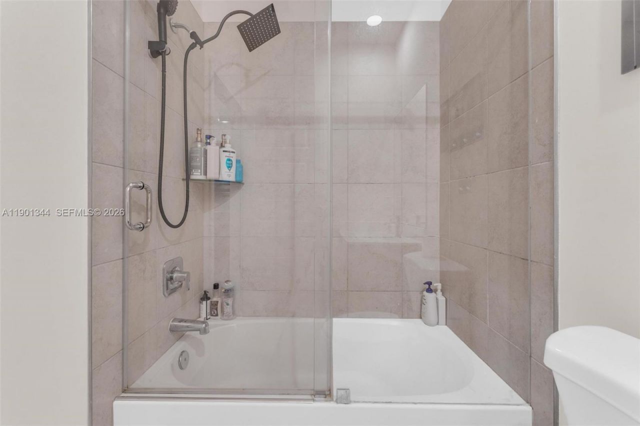 8822 NW 161st Ter, Miami Lakes, FL 33018 Photo