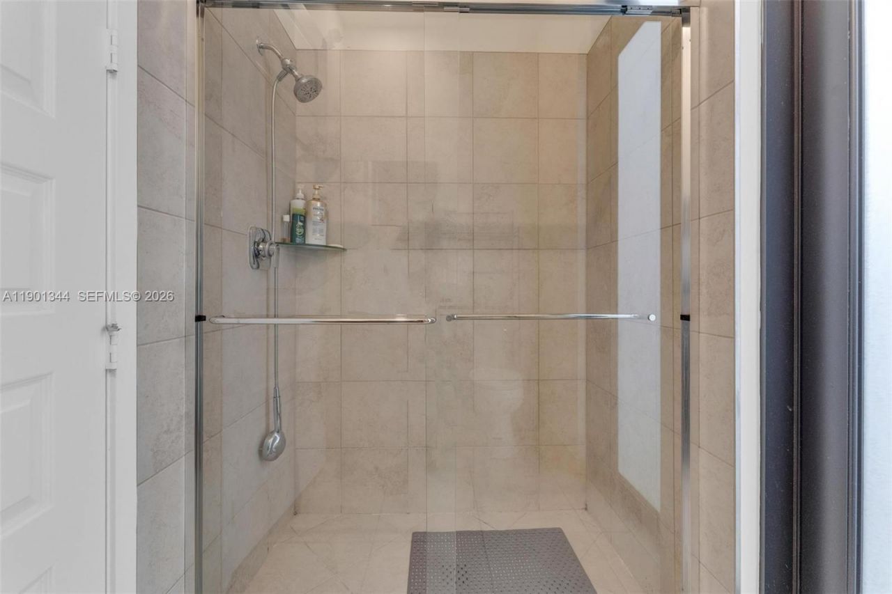 8822 NW 161st Ter, Miami Lakes, FL 33018 Photo