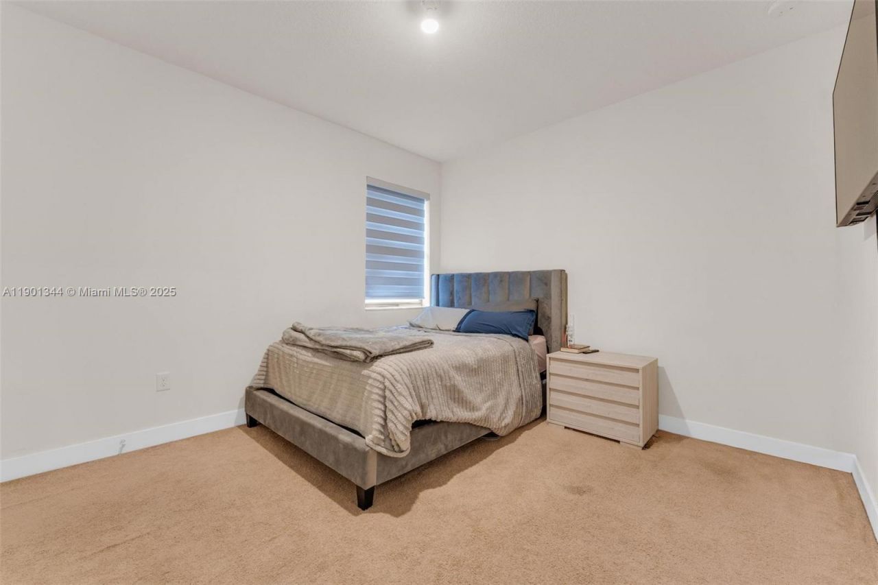 8822 NW 161st Ter, Miami Lakes, FL 33018 Photo