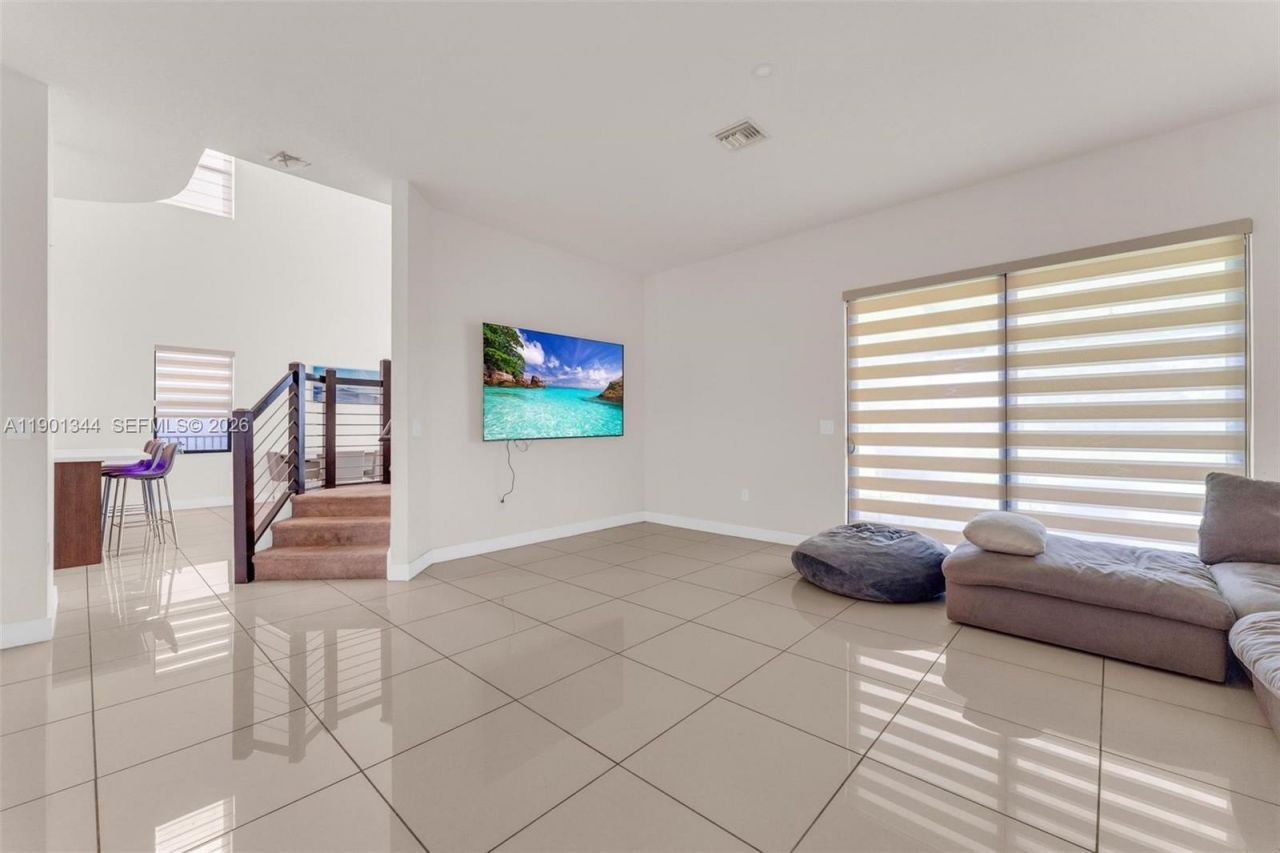 8822 NW 161st Ter, Miami Lakes, FL 33018 Photo