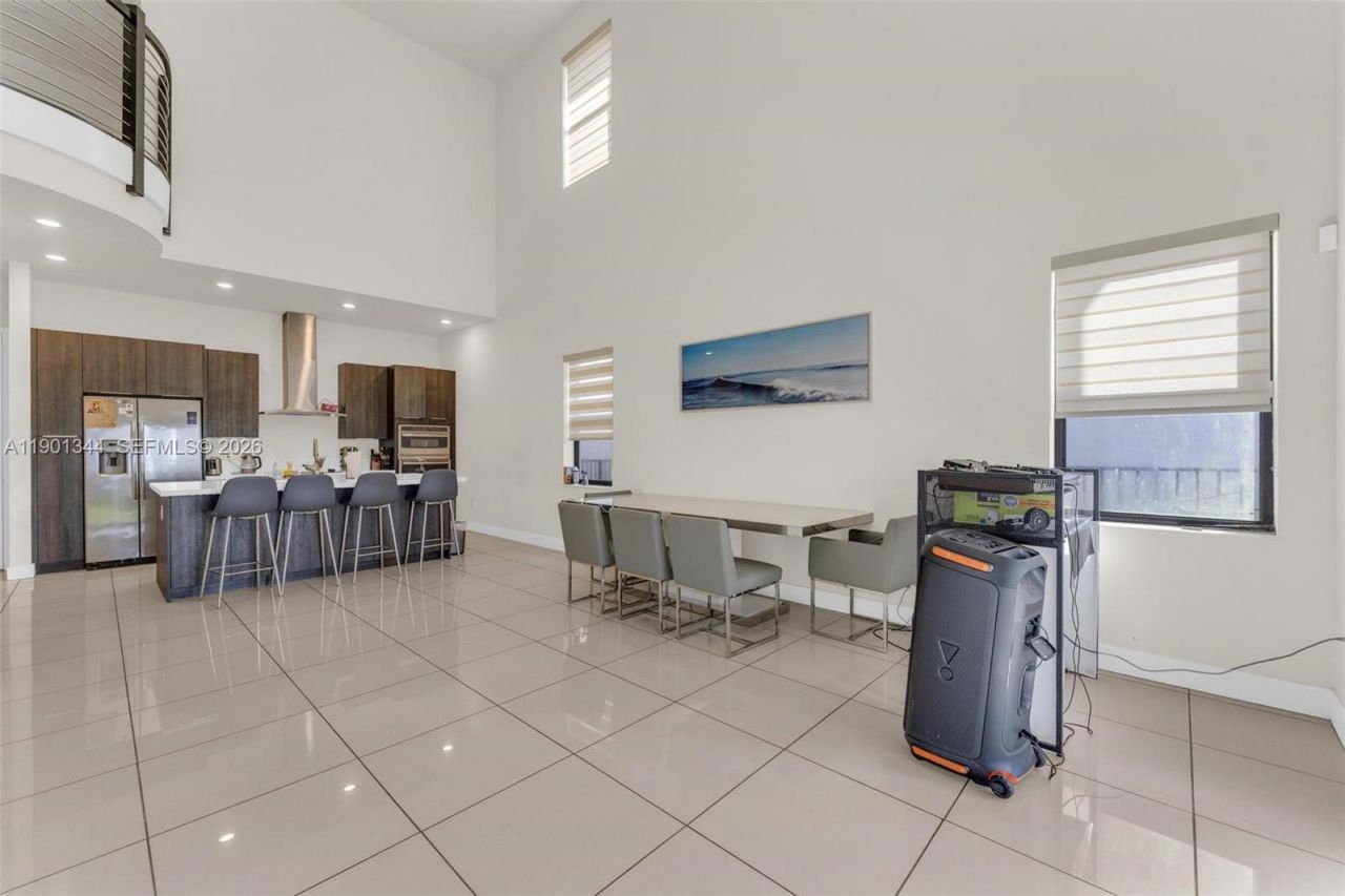 8822 NW 161st Ter, Miami Lakes, FL 33018 Photo