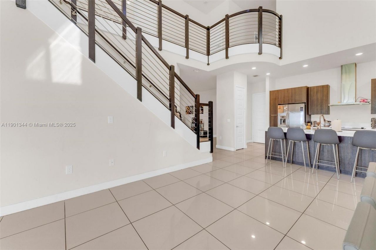 8822 NW 161st Ter, Miami Lakes, FL 33018 Photo