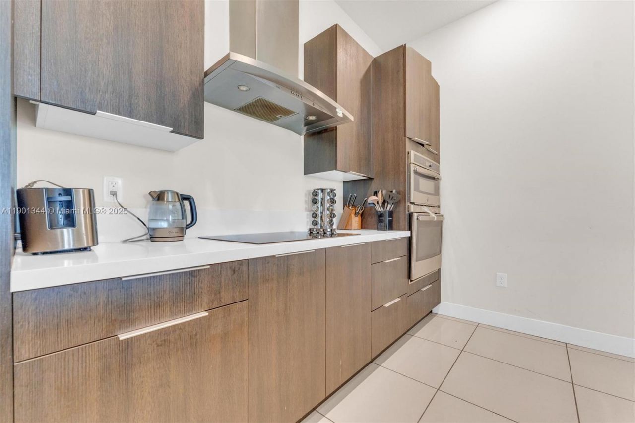 8822 NW 161st Ter, Miami Lakes, FL 33018 Photo