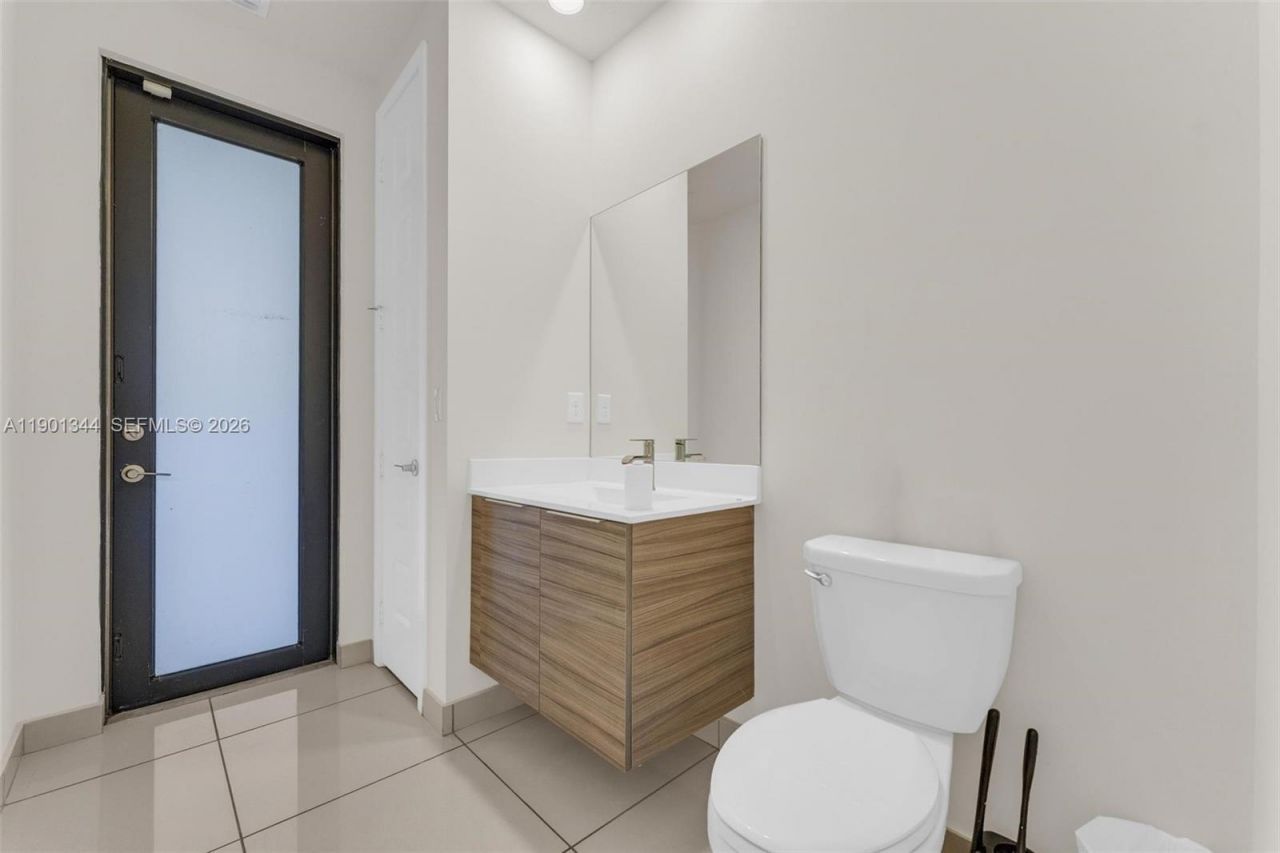 8822 NW 161st Ter, Miami Lakes, FL 33018 Photo