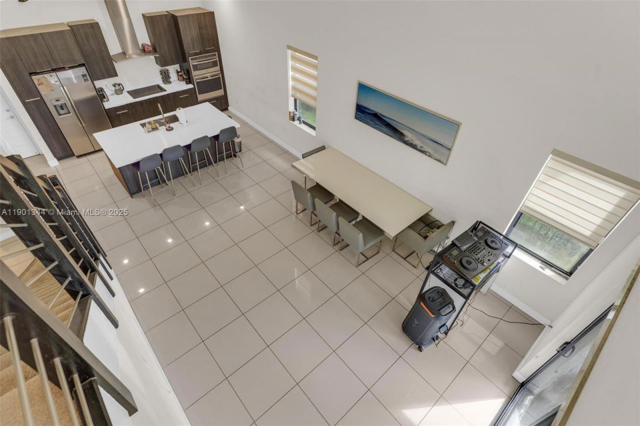 8822 NW 161st Ter, Miami Lakes, FL 33018 Photo