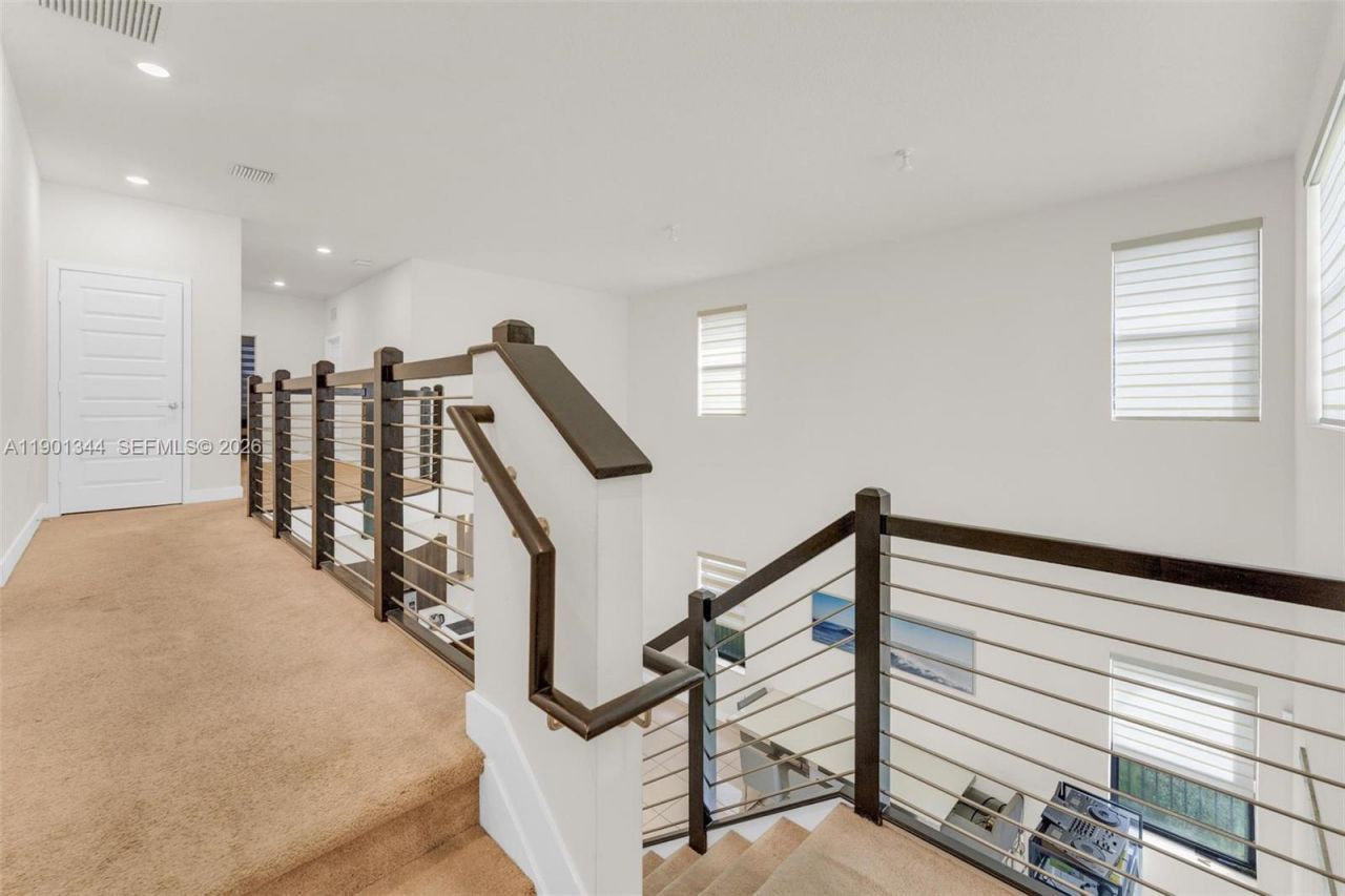 8822 NW 161st Ter, Miami Lakes, FL 33018 Photo