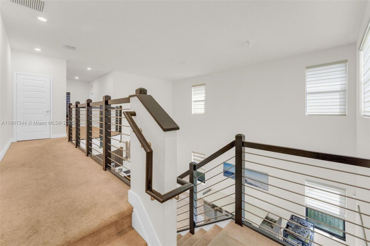 8822 NW 161st Ter, Miami Lakes, FL 33018 Photo