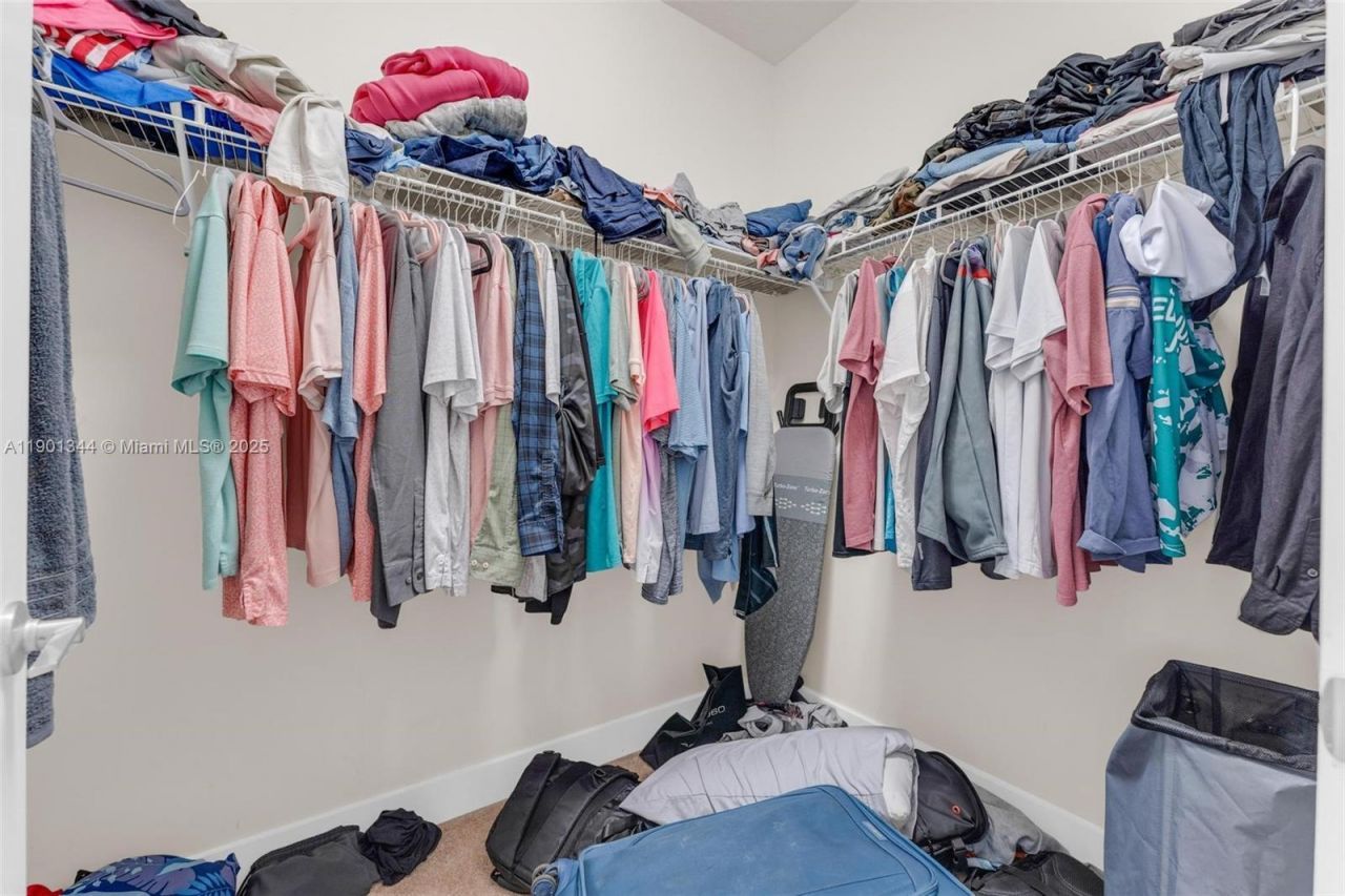 8822 NW 161st Ter, Miami Lakes, FL 33018 Photo