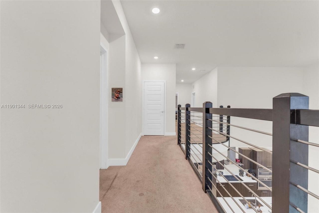 8822 NW 161st Ter, Miami Lakes, FL 33018 Photo