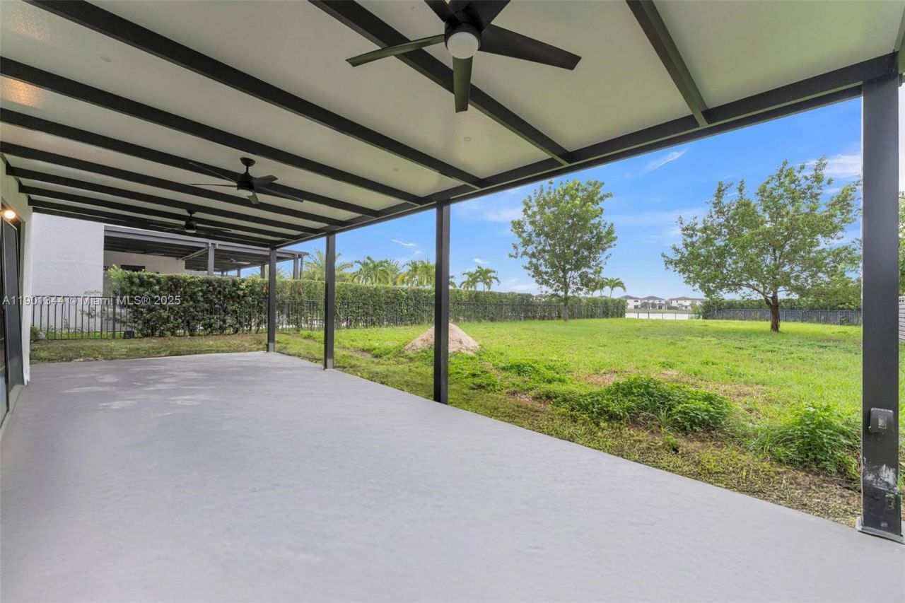 8822 NW 161st Ter, Miami Lakes, FL 33018 Photo