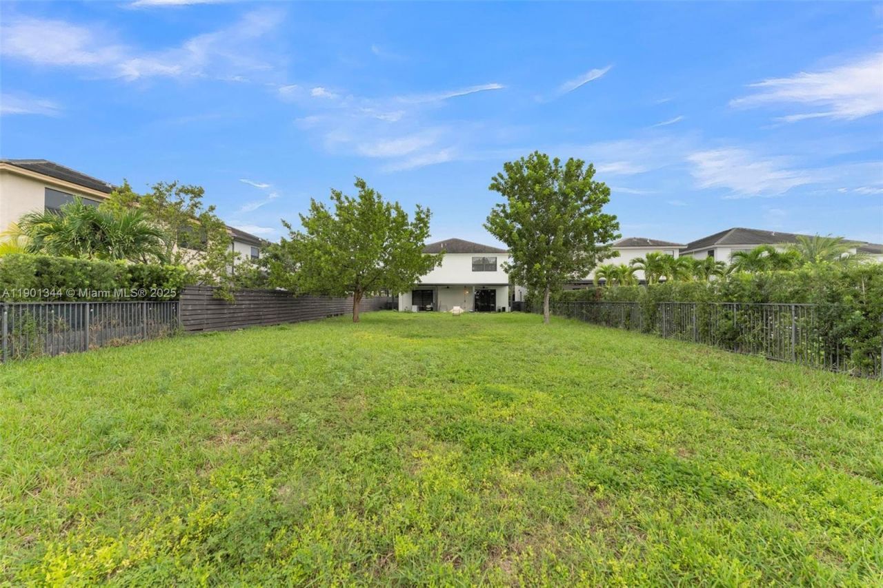 8822 NW 161st Ter, Miami Lakes, FL 33018 Photo