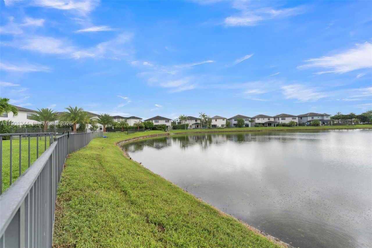 8822 NW 161st Ter, Miami Lakes, FL 33018 Photo