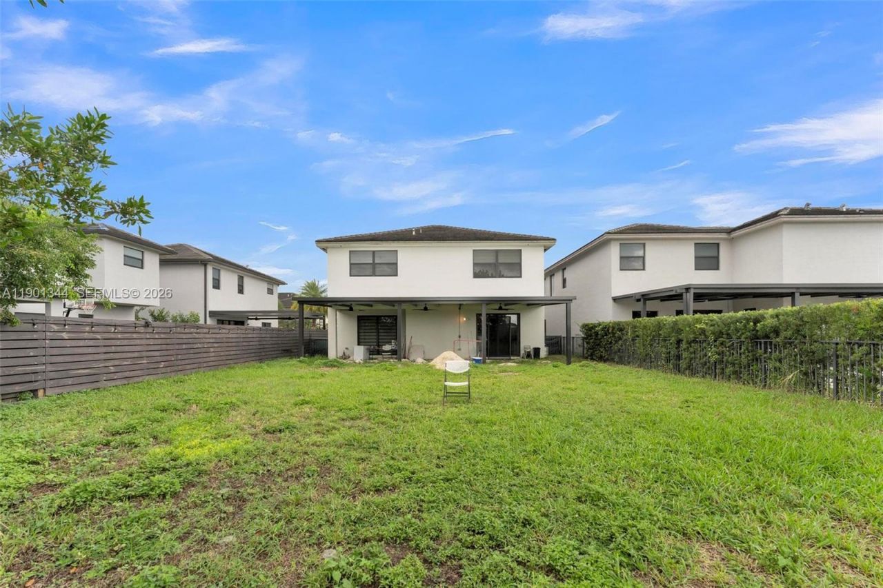 8822 NW 161st Ter, Miami Lakes, FL 33018 Photo