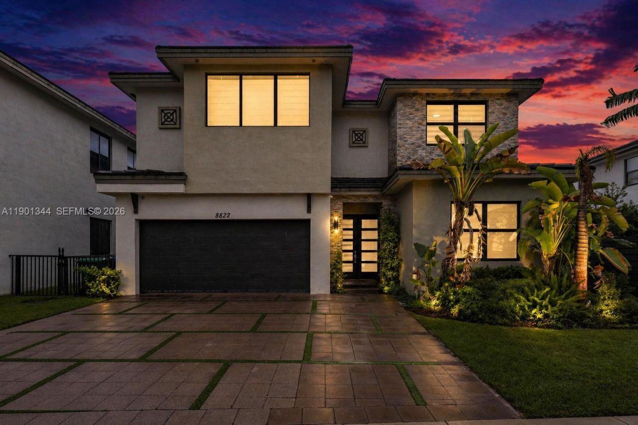 8822 NW 161st Ter, Miami Lakes, FL 33018 Photo