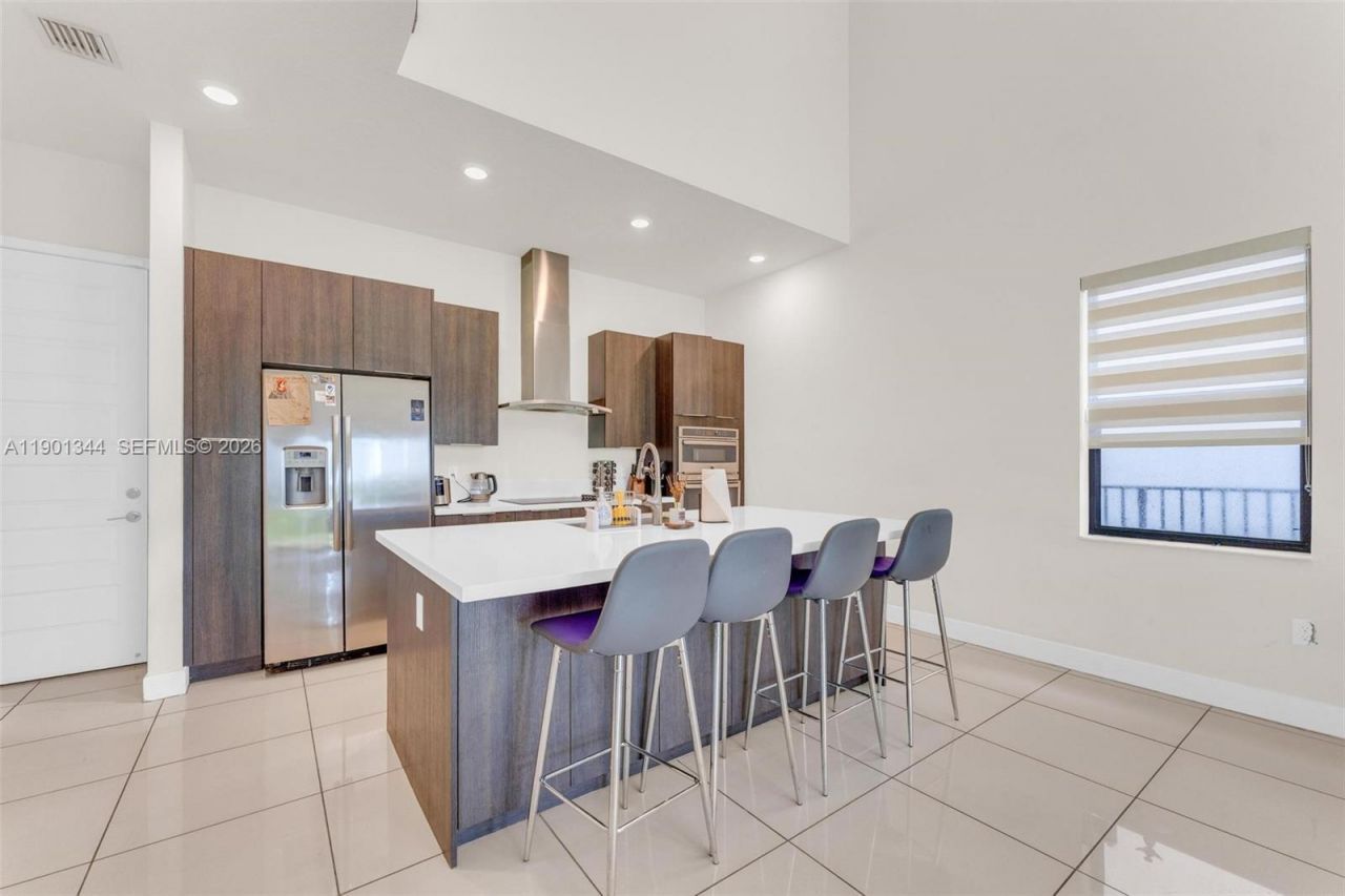 8822 NW 161st Ter, Miami Lakes, FL 33018 Photo