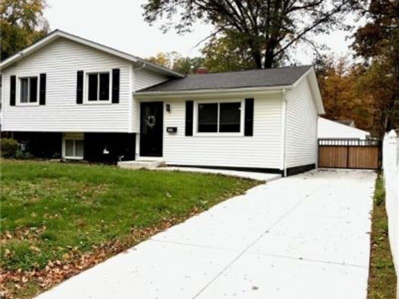 1054 Karen Drive, Akron, OH 44313 Photo 2