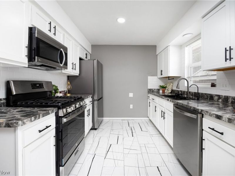 1054 Karen Drive, Akron, OH 44313 Photo 8