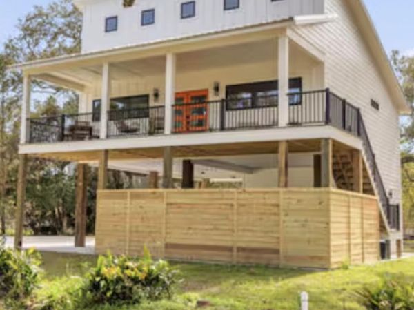 218 Thomas Street, Bay Saint Louis, MS 39520