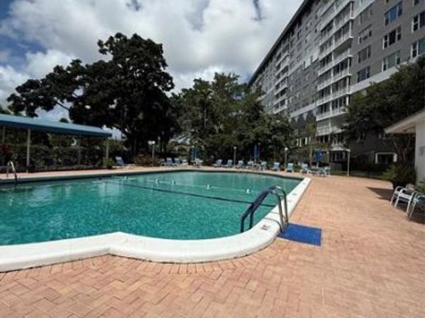 4001 Hillcrest Dr, Unit 1012, Hollywood, FL 33021