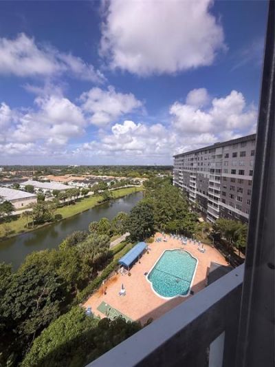 4001 Hillcrest Drive, Unit 1012, Hollywood, FL 33021 Photo