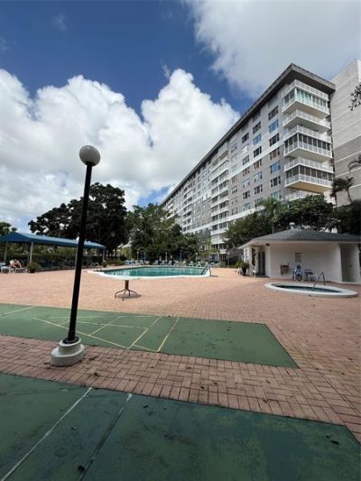 4001 Hillcrest Drive, Unit 1012, Hollywood, FL 33021 Photo