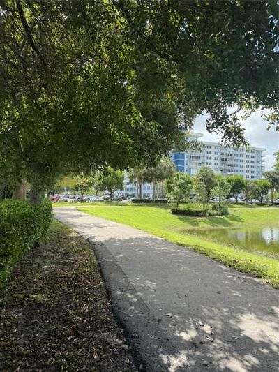 4001 Hillcrest Drive, Unit 1012, Hollywood, FL 33021 Photo