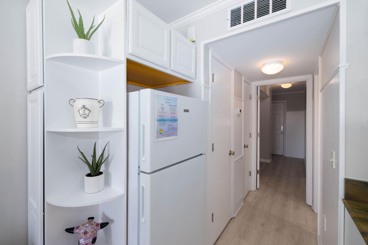 1300 Ocean Boulevard Photo 11