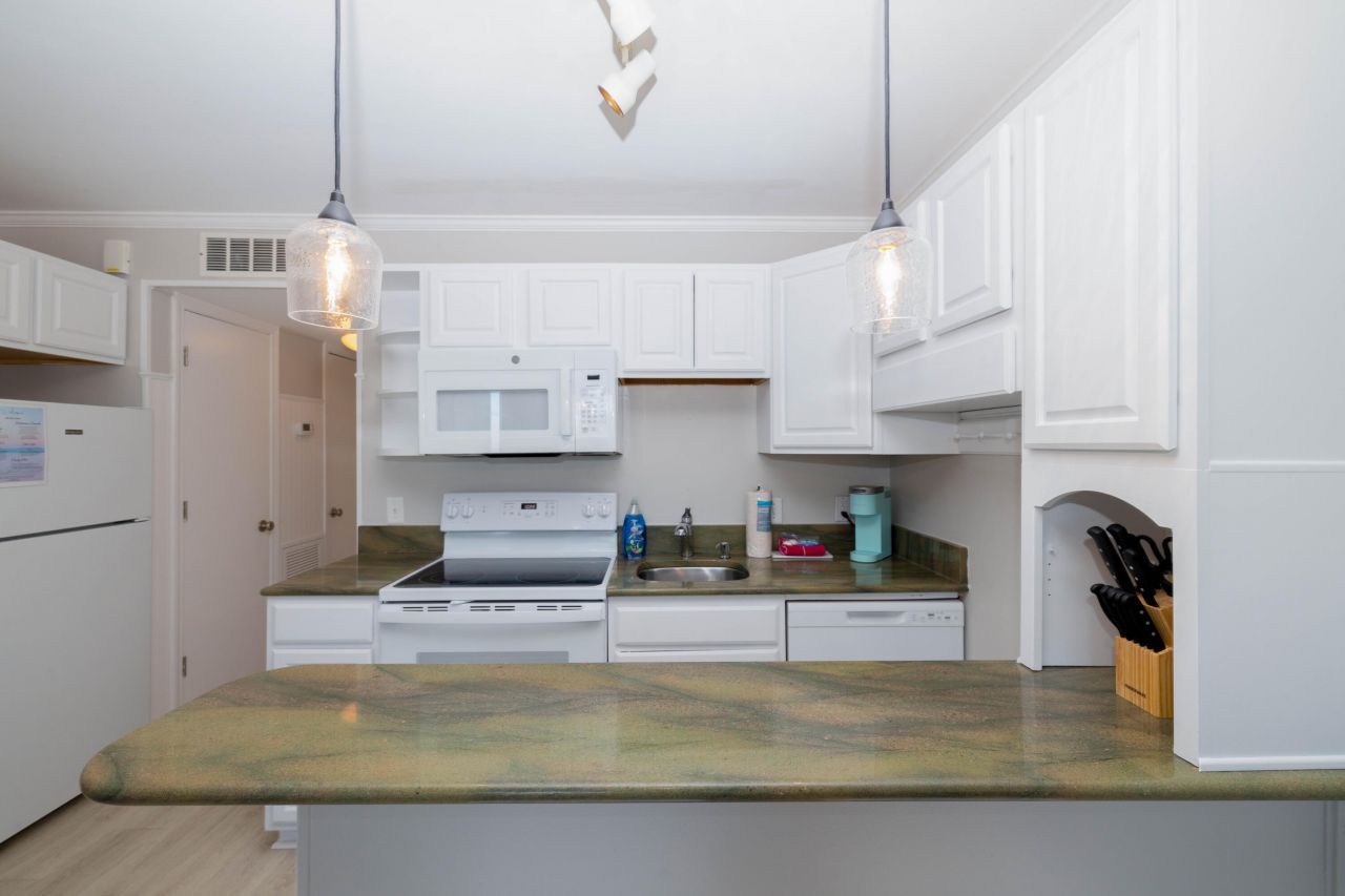 1300 Ocean Boulevard Photo 12