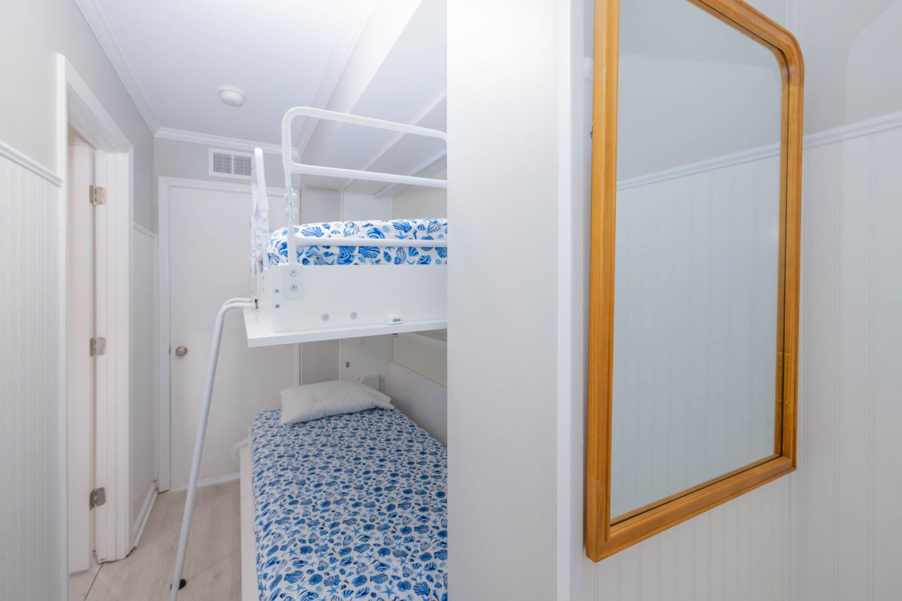 1300 Ocean Boulevard Photo 22