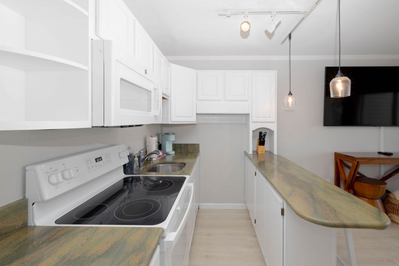 1300 Ocean Boulevard Photo 6